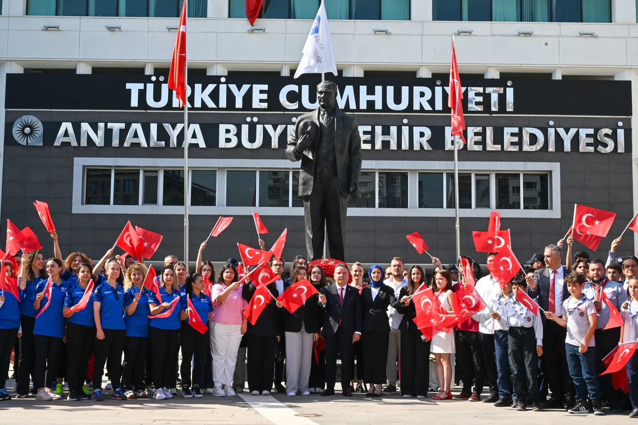 Büyükşehir Belediyesi'nde 19 Mayıs Coşkusu Törenle Başladı