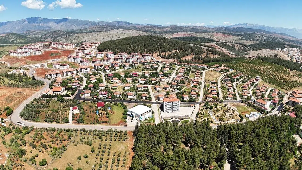 Türkoğlu’nda Daha Konforlu Ulaşım İçin Büyükşehir Sahada