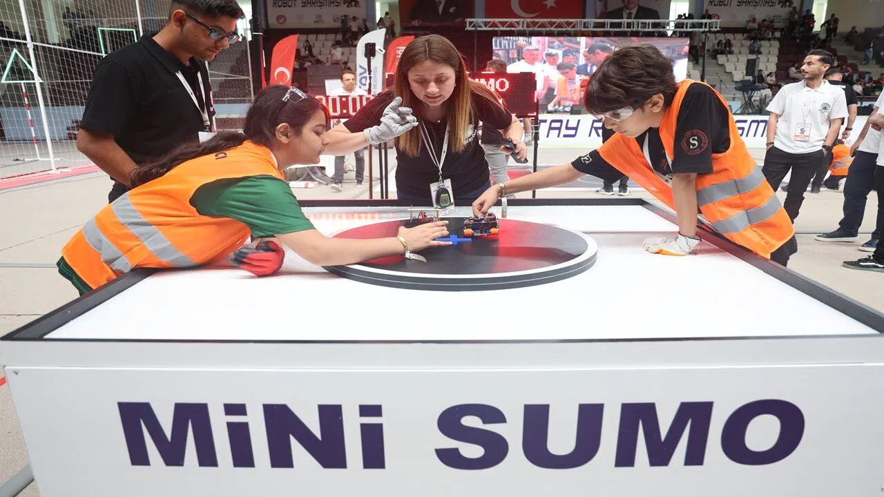 Depremzede Öğrenciler Robot Yarışmasında Buluştu