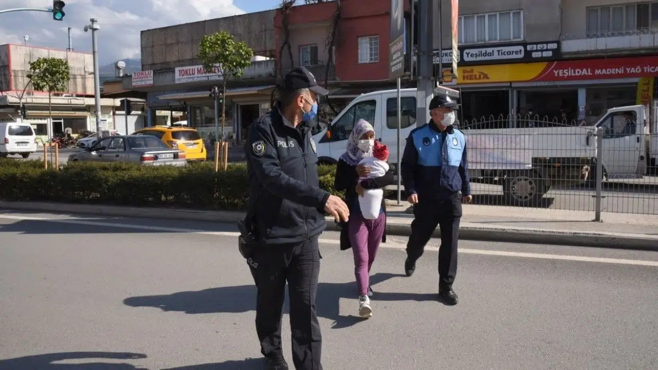 Dilenciler Kaçtı Zabıtalar Kovaladı