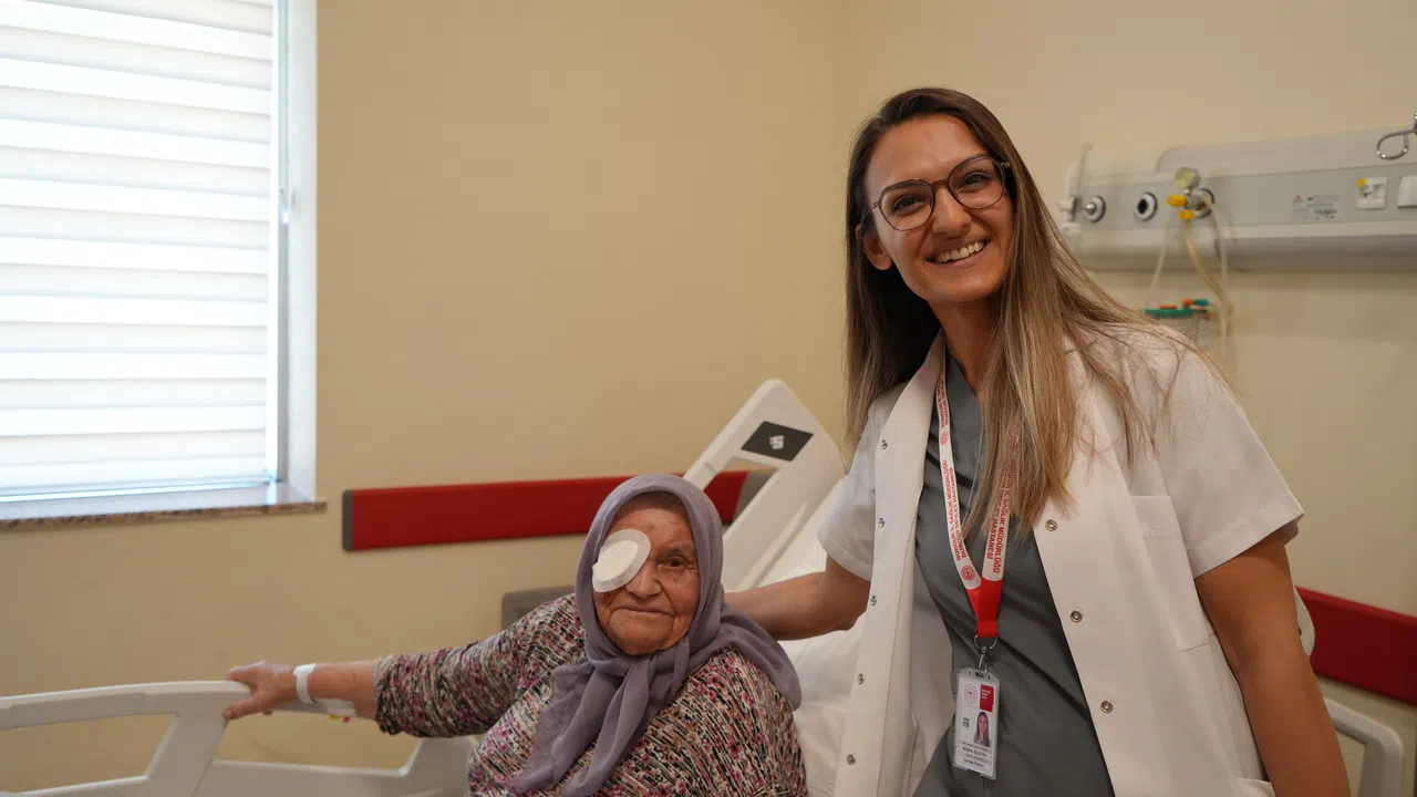 Dört Mevsim Gözyaşı Yağmuru, Bir Cerrahiyle Güneşle Buluştu