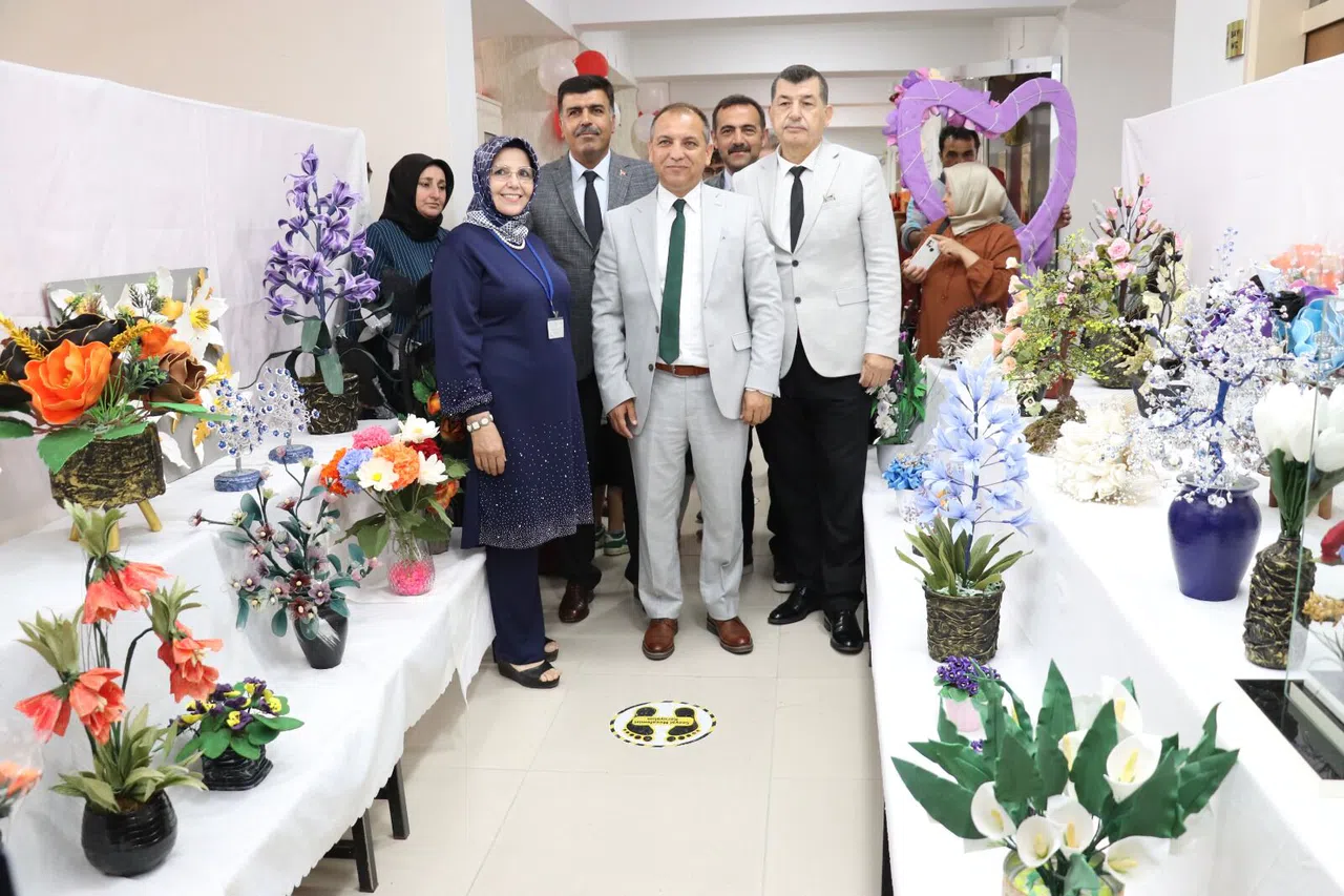 Dulkadiroğlu Halk Eğitimi Merkezi’nde Geleneksel Yıl Sonu Sergisi Coşkuyla Açıldı