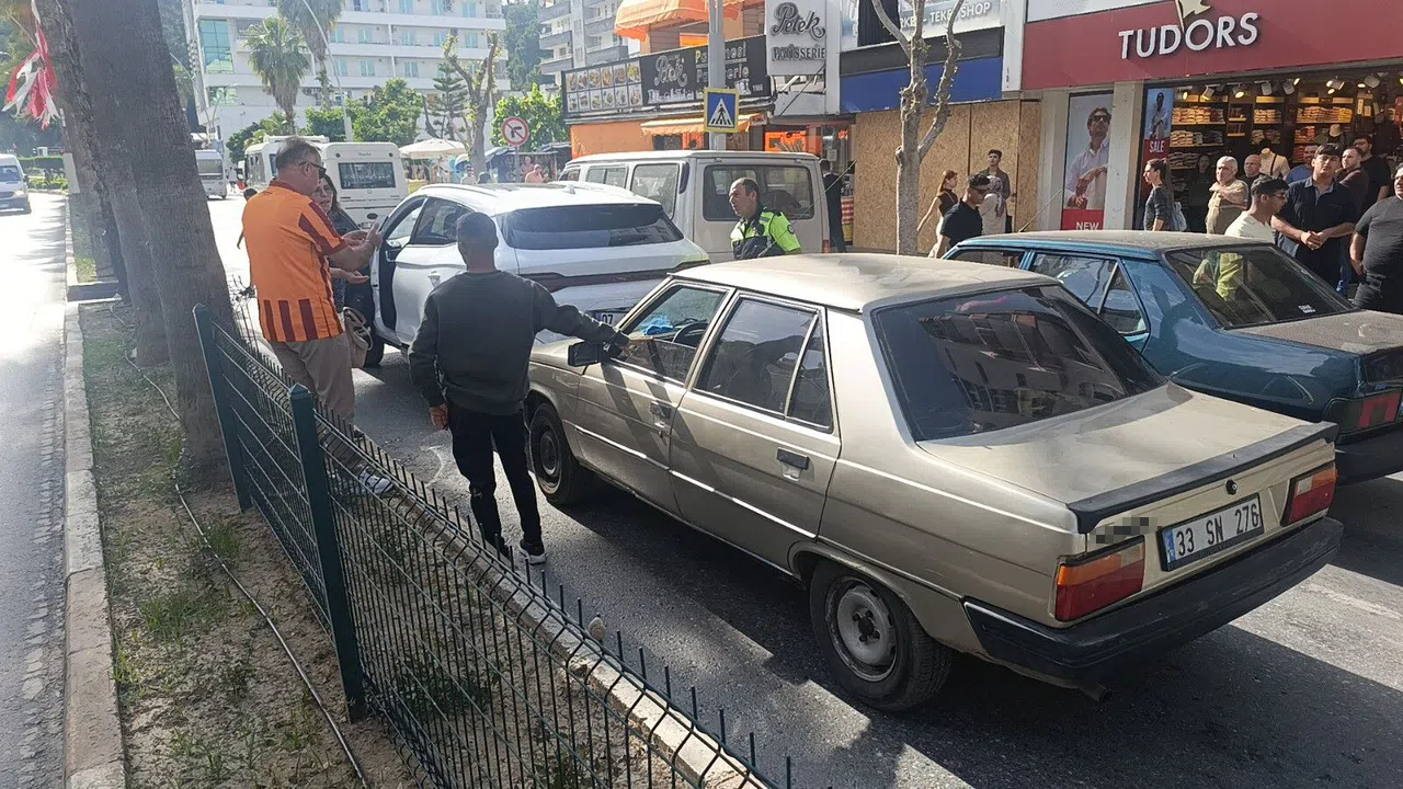 Ehliyetsiz Ve Alkollü Sürücü 2 Günlük Son Model Cipe Çarptı, Araç Sahipleri Çileden Çıktı