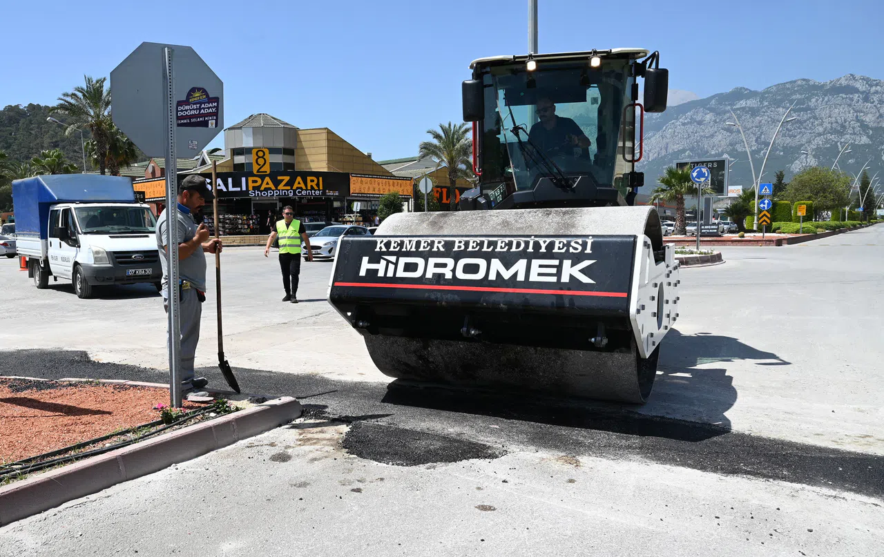 Elektrik Altyapısı Yenilenen Kemer'de Yollar Asfaltlanıyor