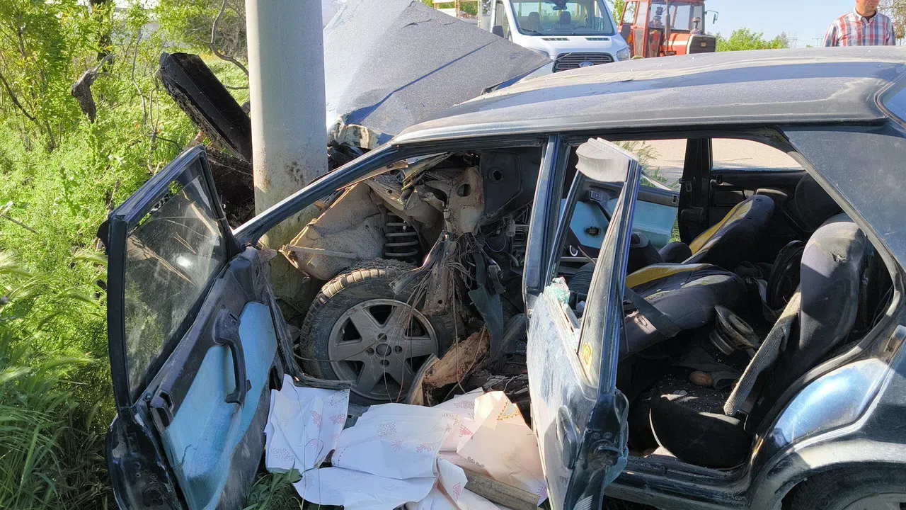 Elektrik Direğine Çarpan Tofaş Hurdaya Döndü!