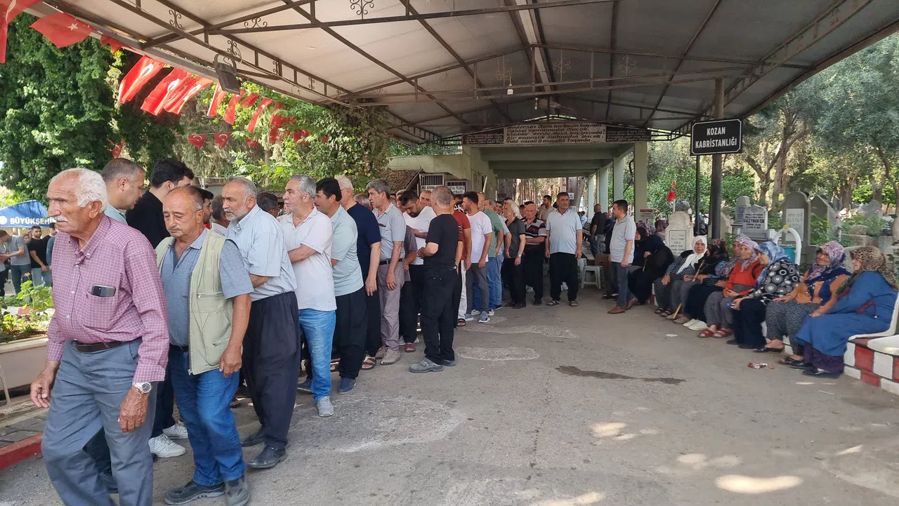 Eski Eşi Tarafından Öldürülen Kadın Son Yolculuğuna Uğurlandı