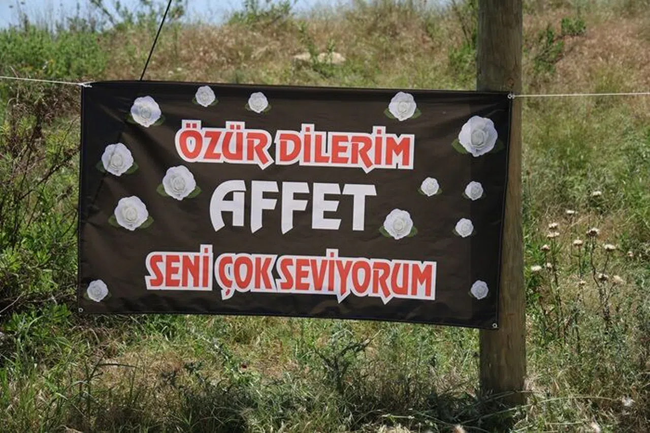 Gizemli 'Özür Dilerim Affet Seni Çok Seviyorum' İlanı