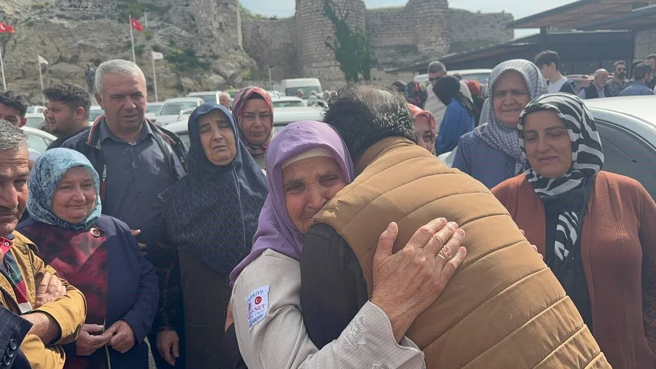 Hacı Adayları Gözyaşlarıyla Kutsal Topraklara Uğurlandı