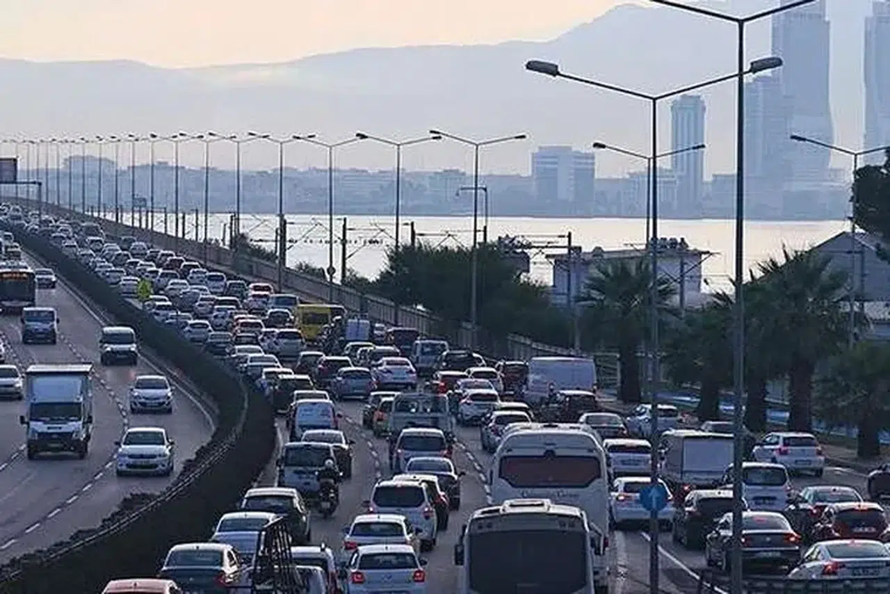 Nisan'da 191 bin 983 taşıt trafiğe katıldı... Toplam taşıt sayısı 32 milyona yaklaştı