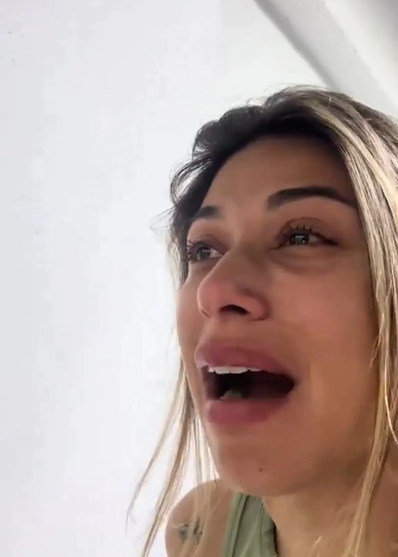 Kadın Üretici Dolu Felaketini Gözyaşlarıyla Anlattı