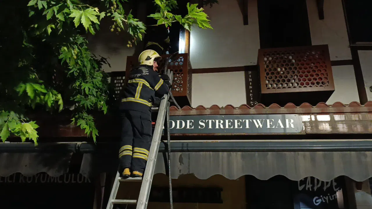 Kahramanmaraş Tarihi Kapalı Çarşıda Yangın Paniği