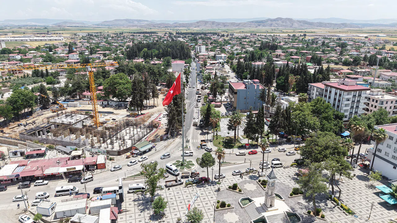 Türkoğlu Atatürk Caddesi Modern Asfaltla Yenileniyor