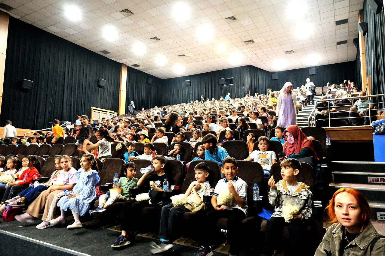 Onikişubat Belediyesi’nden 1500 Öğrenciye Sinema Sürprizi
