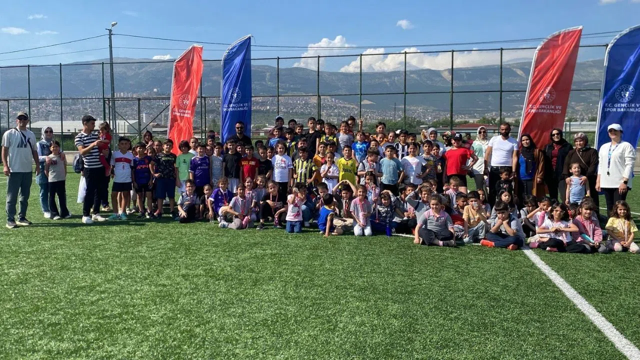 Kahramanmaraş’ta Çocuklar Dünya Atletizm Günü’nde Sporla Buluştu