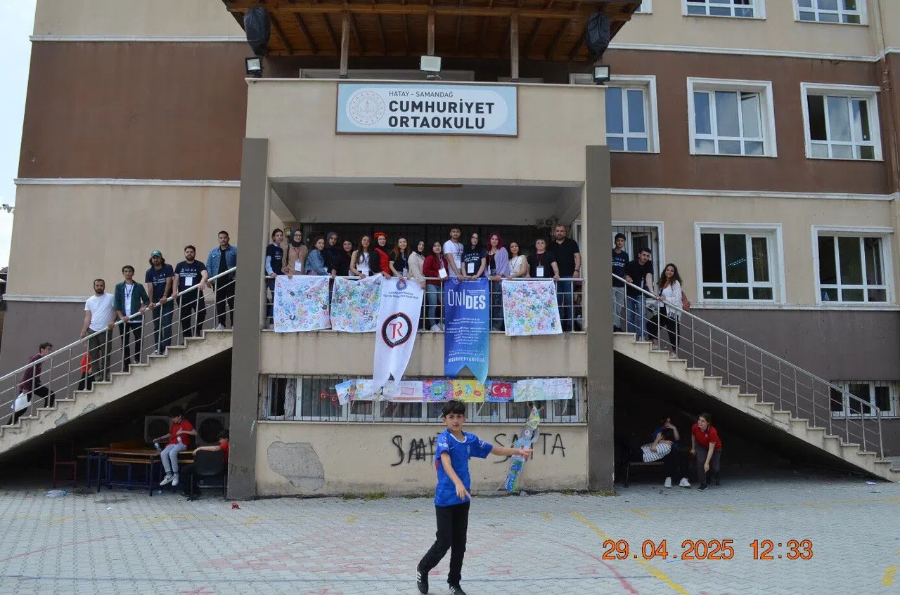 Samandağ’da Ortaokul Öğrencilerine Sanat ve Eğitim Dolu Atölye