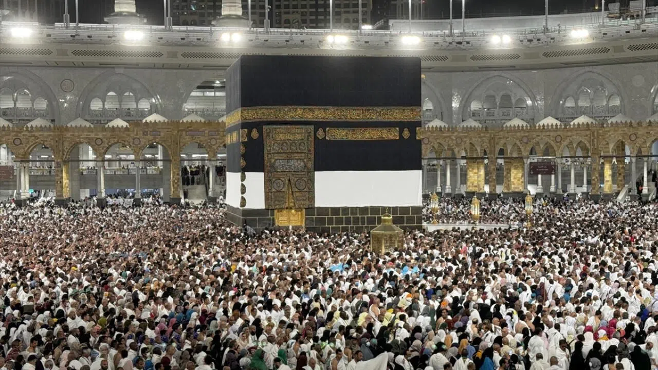 Hac ve Umre Vizesi Artık Cep Telefonundan Kolayca Alınıyor