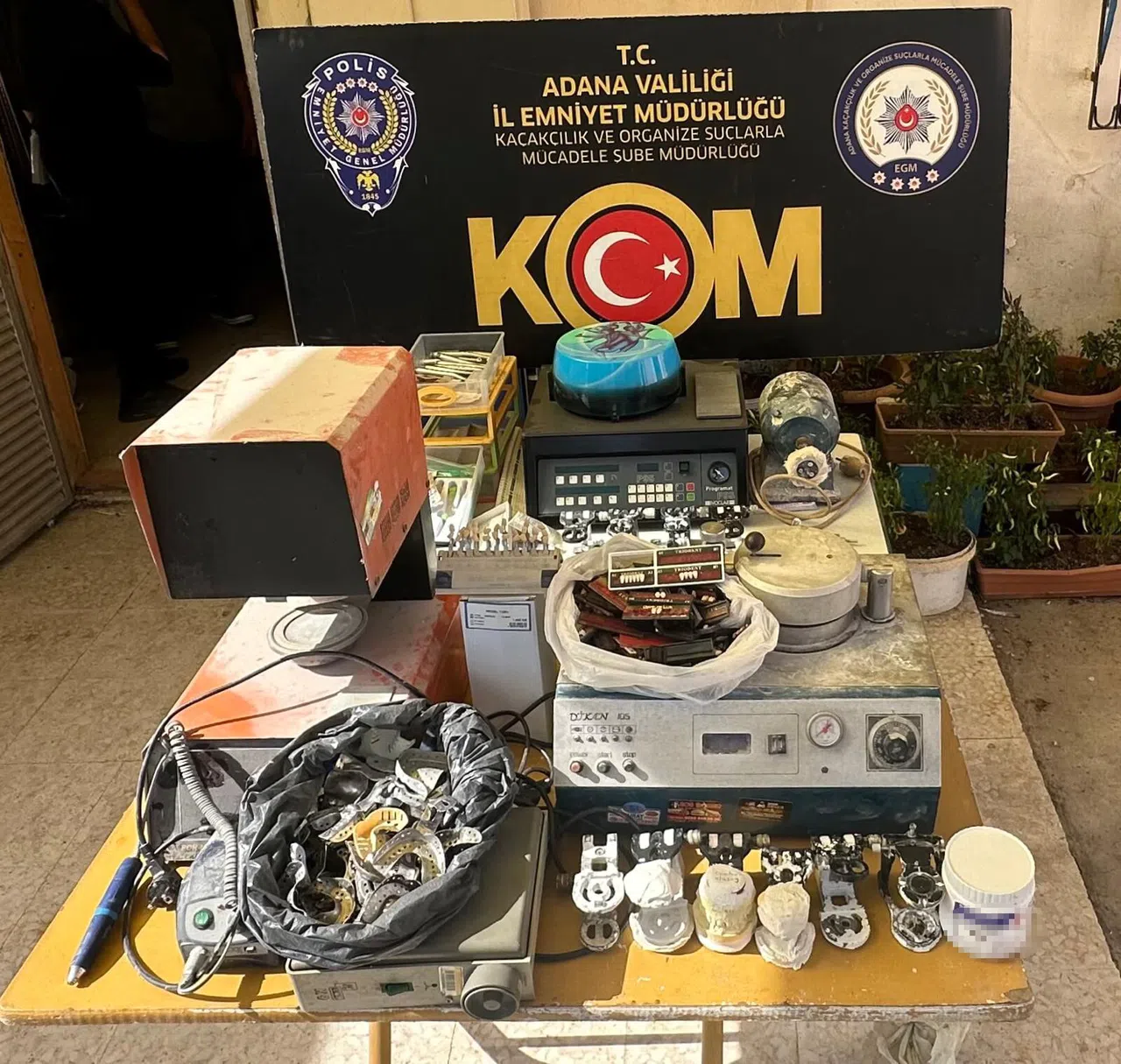 Ruhsatsız Diş Kliniğine Baskın: 1 Gözaltı