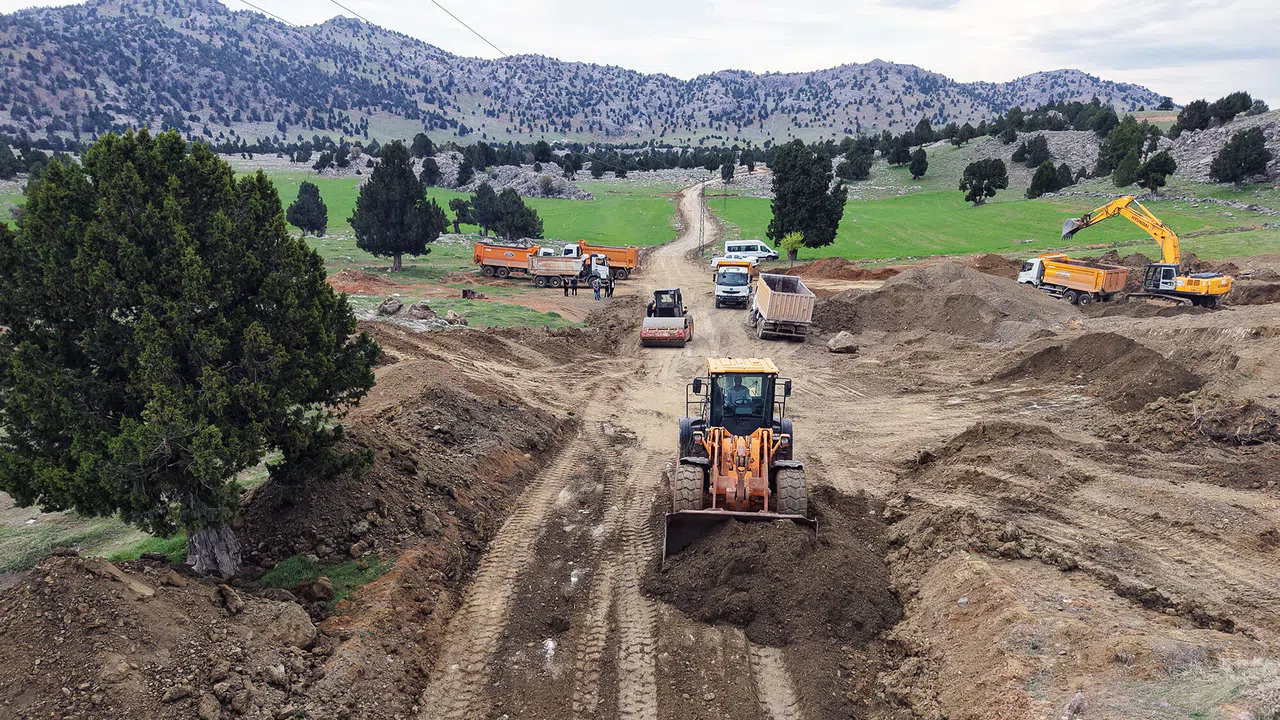 Nurhak’ta Yollar Büyükşehir’le Yenileniyor