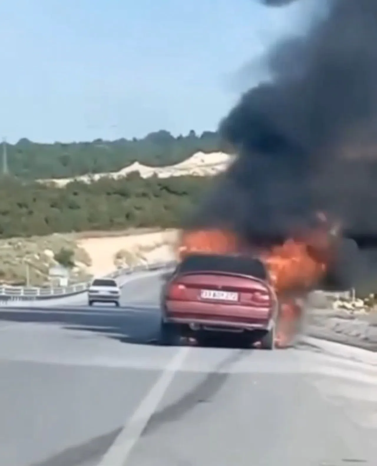 Yanan Otomobil Kullanılmaz Hale Geldi