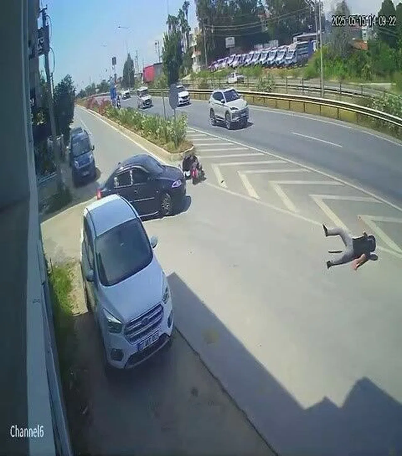 Motosikletin Sürücüsü Metrelerce Savruldu