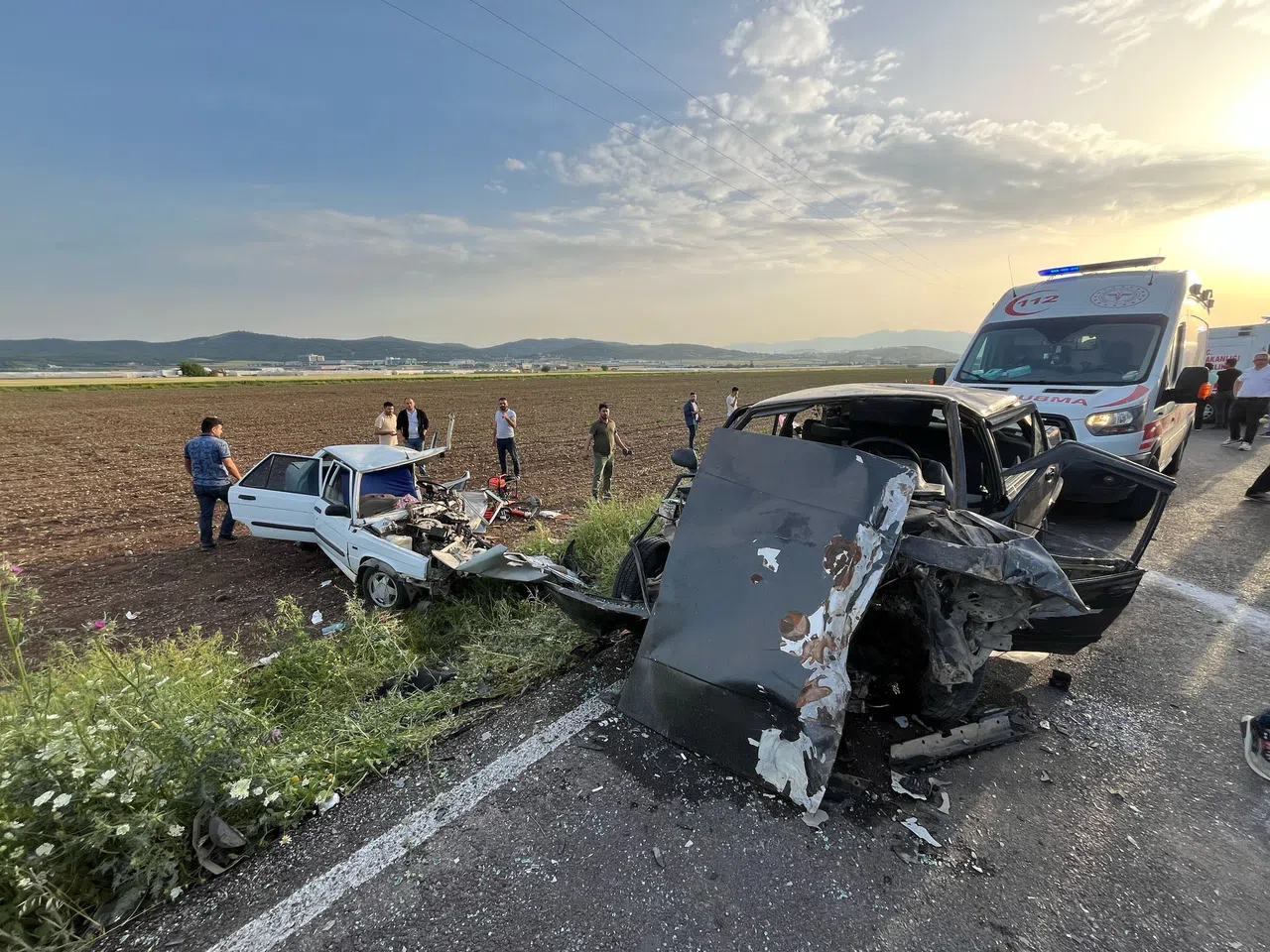 Otomobiller Hurdaya Döndü 2 Kişi Hayatını Kaybetti