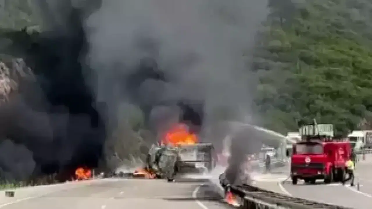 Peçete Yüklü Tır Alev Alev Yandı