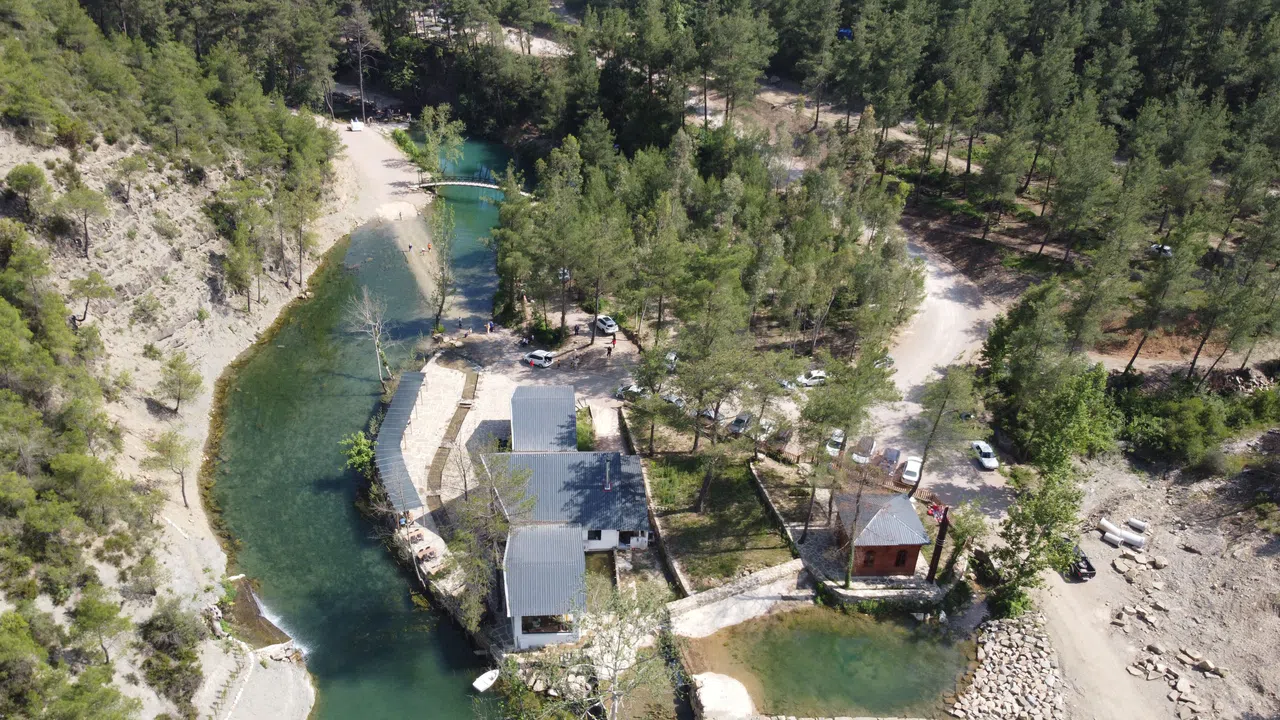 Sıcaktan Kaçan Yedigöze Tabiat Parkında Serinliyor