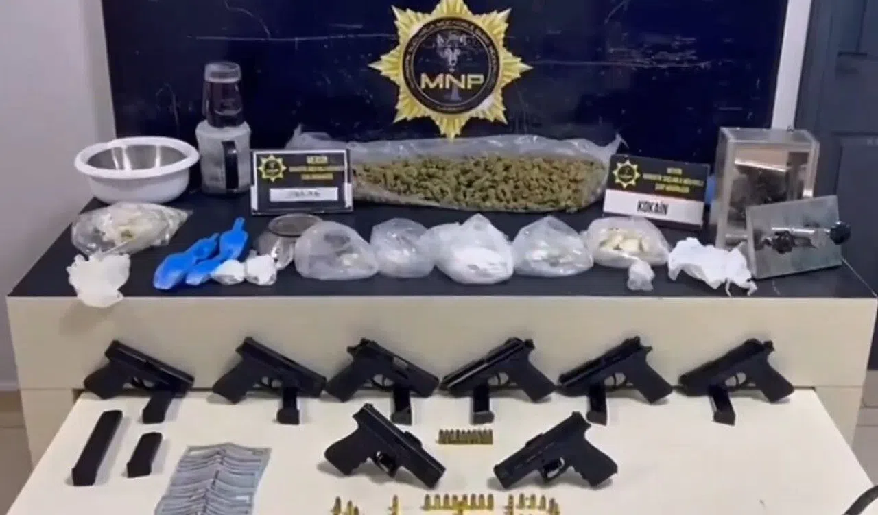 Zehir Tacirinin Zulası Şaşırttı: Kokain, Esrar Ve Silahlar Ele Geçirildi