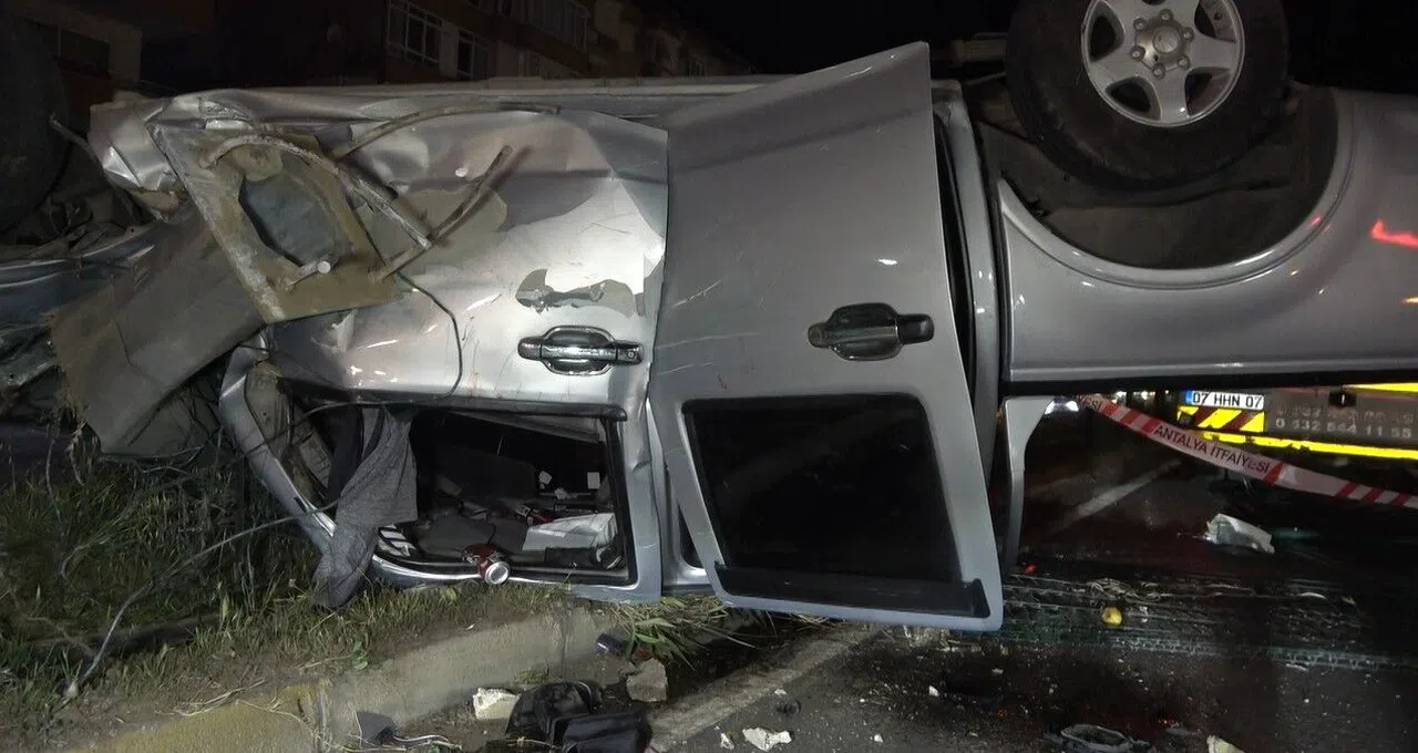 Takla Atan Otomobil Hurdaya Döndü: 2 Yaralı