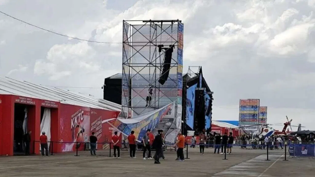 TEKNOFEST KKTC 2025’te Demir Platform Devrildi: 3 Kişi Yaralandı