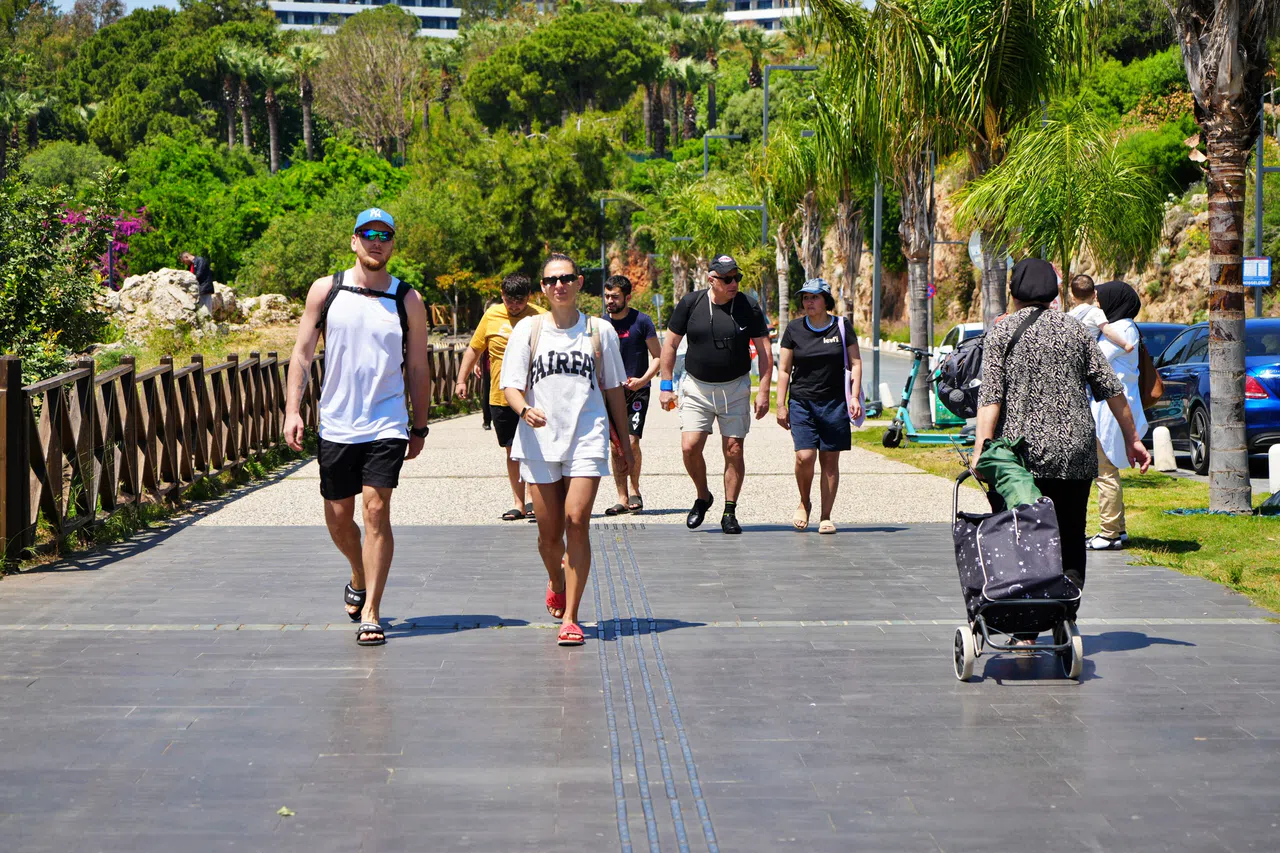 Termometreler 28 Dereceyi Gösterdi