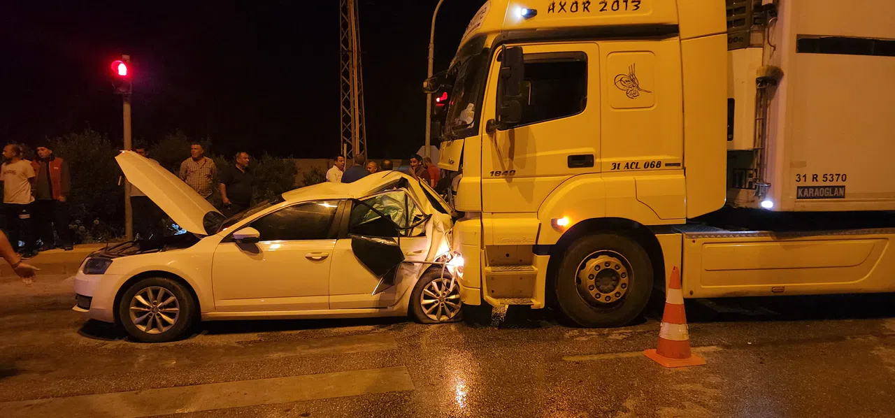 Tırla Otomobil Çarpıştı: 2 Yaralı