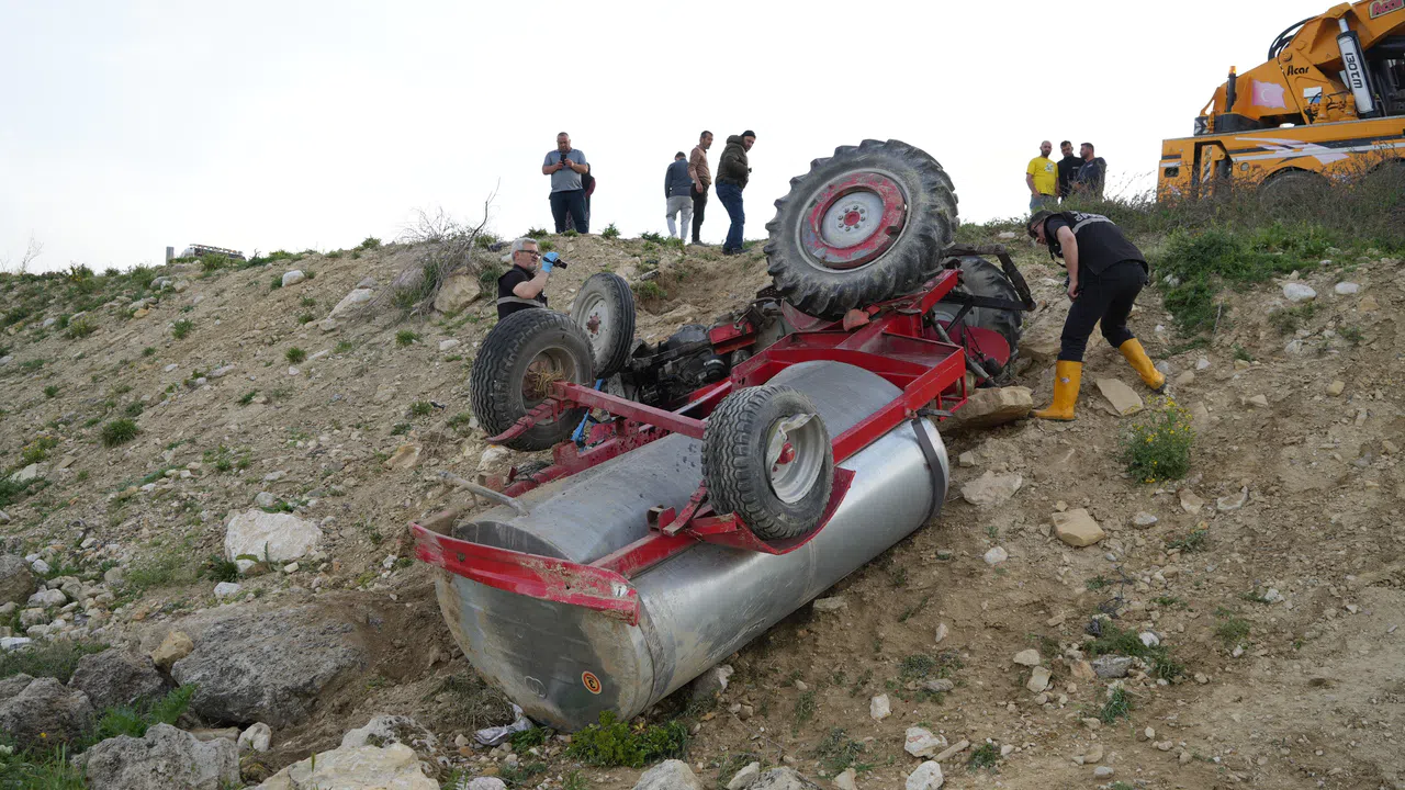 Traktör Şarampole Devrildi: 1 Kişi Öldü