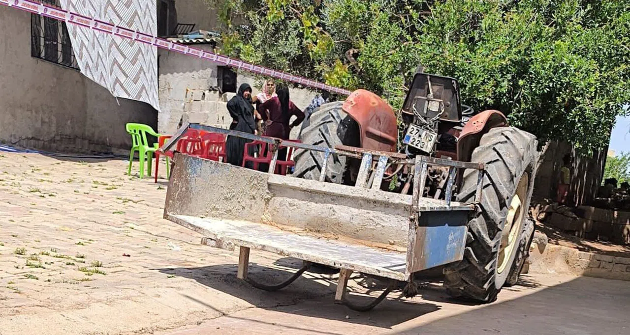 Traktörü hareket ettiren 2 yaşındaki çocuk, 1 yaşındaki kuzenini ezdi