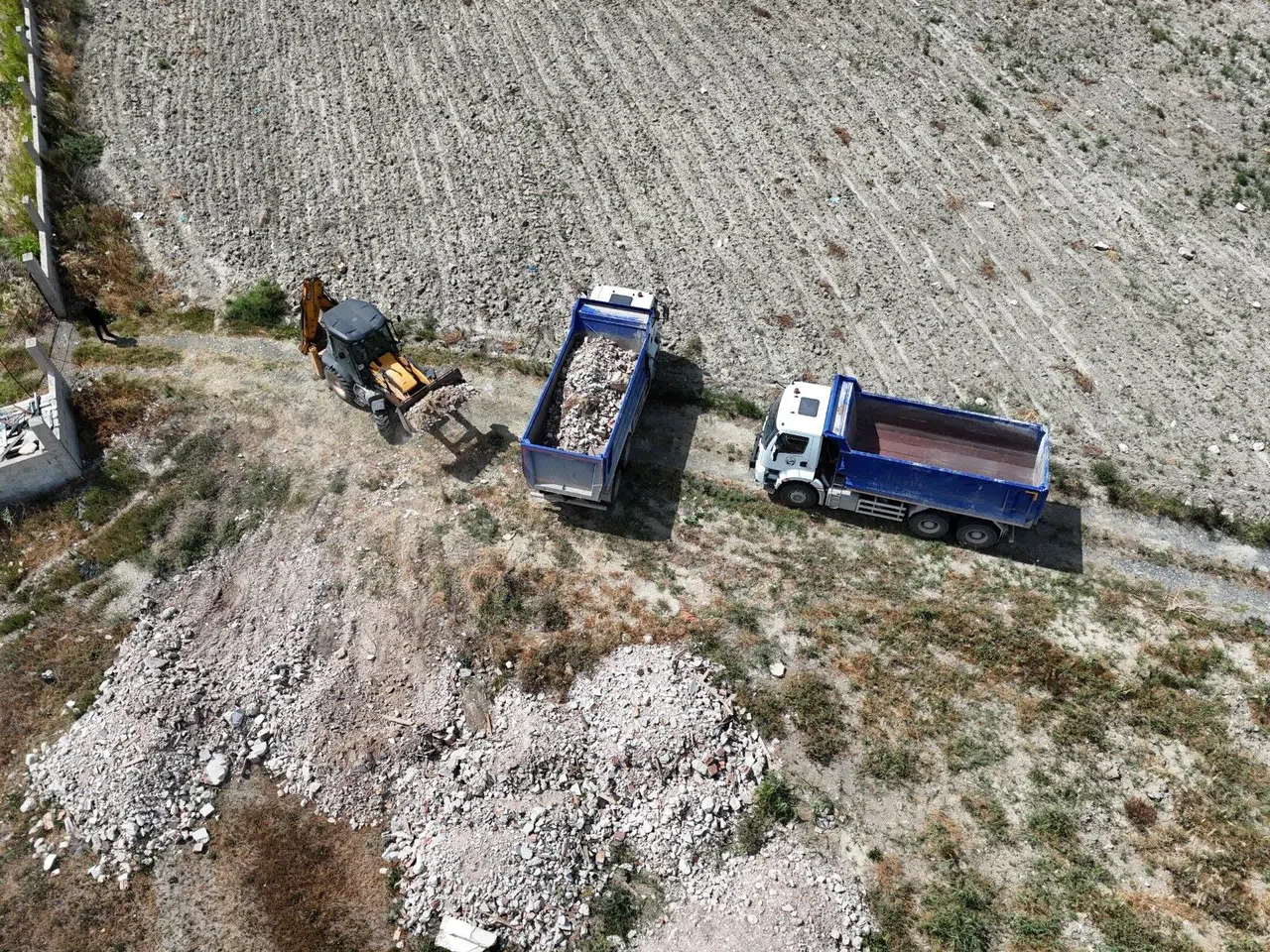Turistik Alandan Kamyon Kamyon Moloz Ve Çöp Çıktı