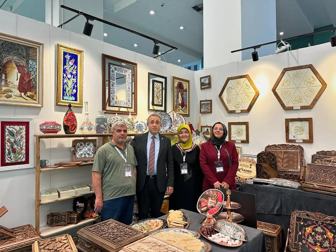 Karatutlu, İslam Sanatları Fuarı’nda Kahramanmaraş Standını Ziyaret Etti