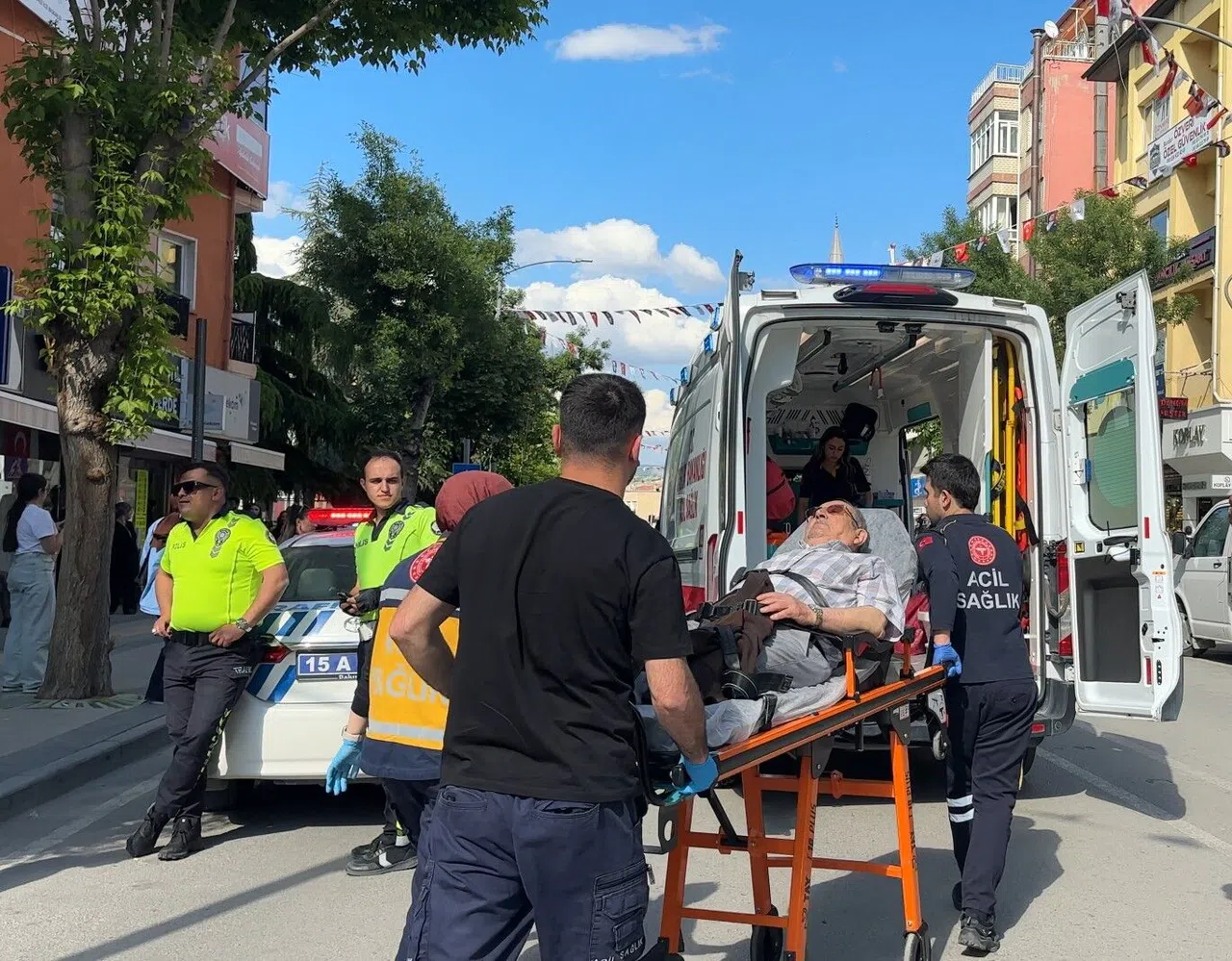 Yaşlı Adama Otomobil Çarptı