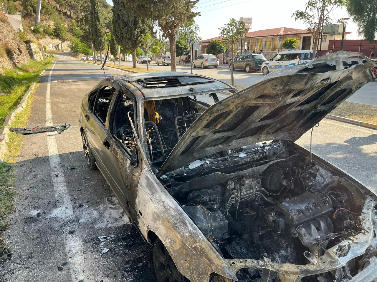 20 Gün Önce Satın Aldığı Otomobil Alev Alev Yandı
