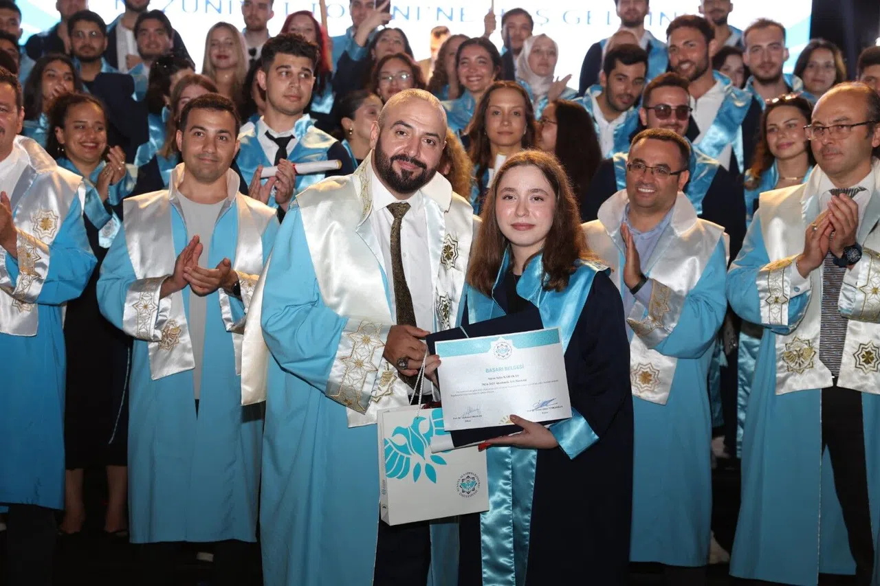 10. Yılında Mezuniyet Coşkusu