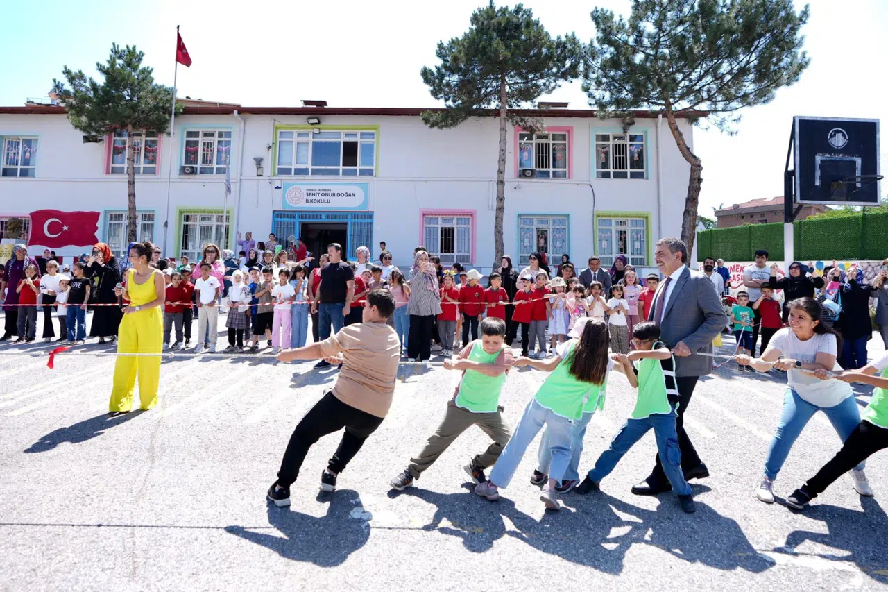 Bakan Tekin'den sürpriz 'dönem sonu' ziyaret