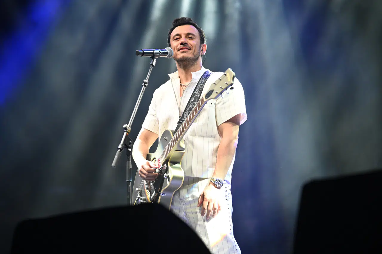 Buray 'Buzlu Cam'a 3 bin kişiyle düet yaptı