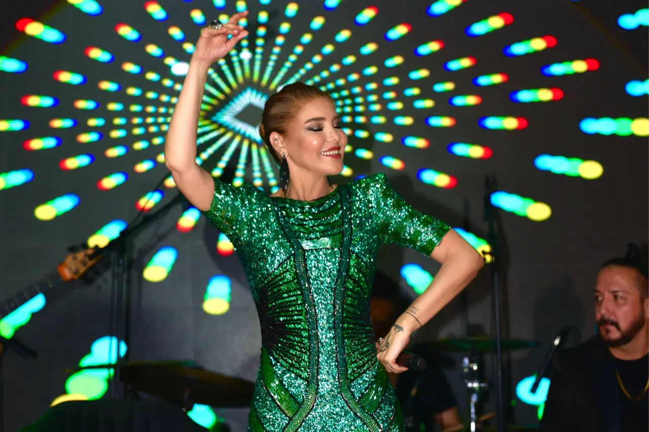 Gülben Ergen, Bursa'daki düğünde sahne şovuyla büyüledi