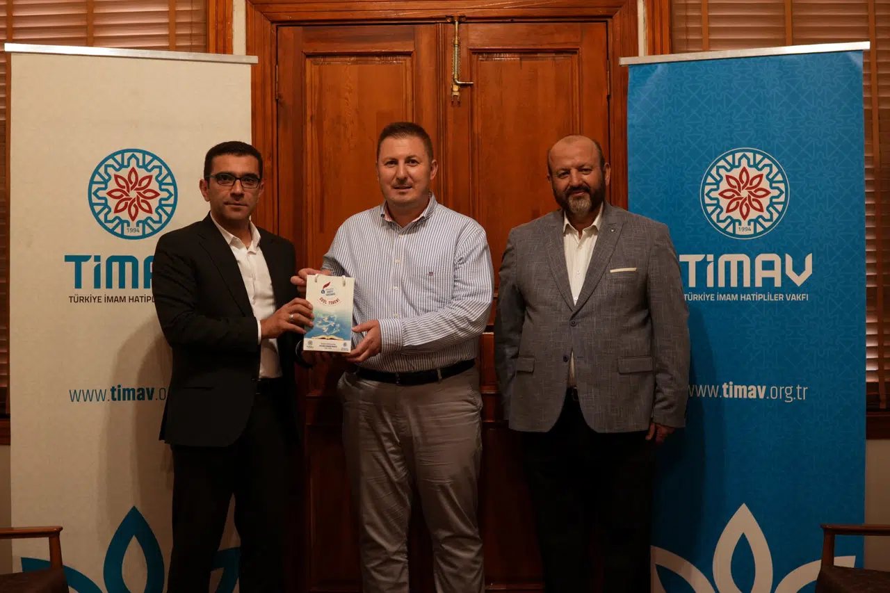 Hafız İsmail Özarpa, kazandığı ödülünü TİMAV'a bağışladı