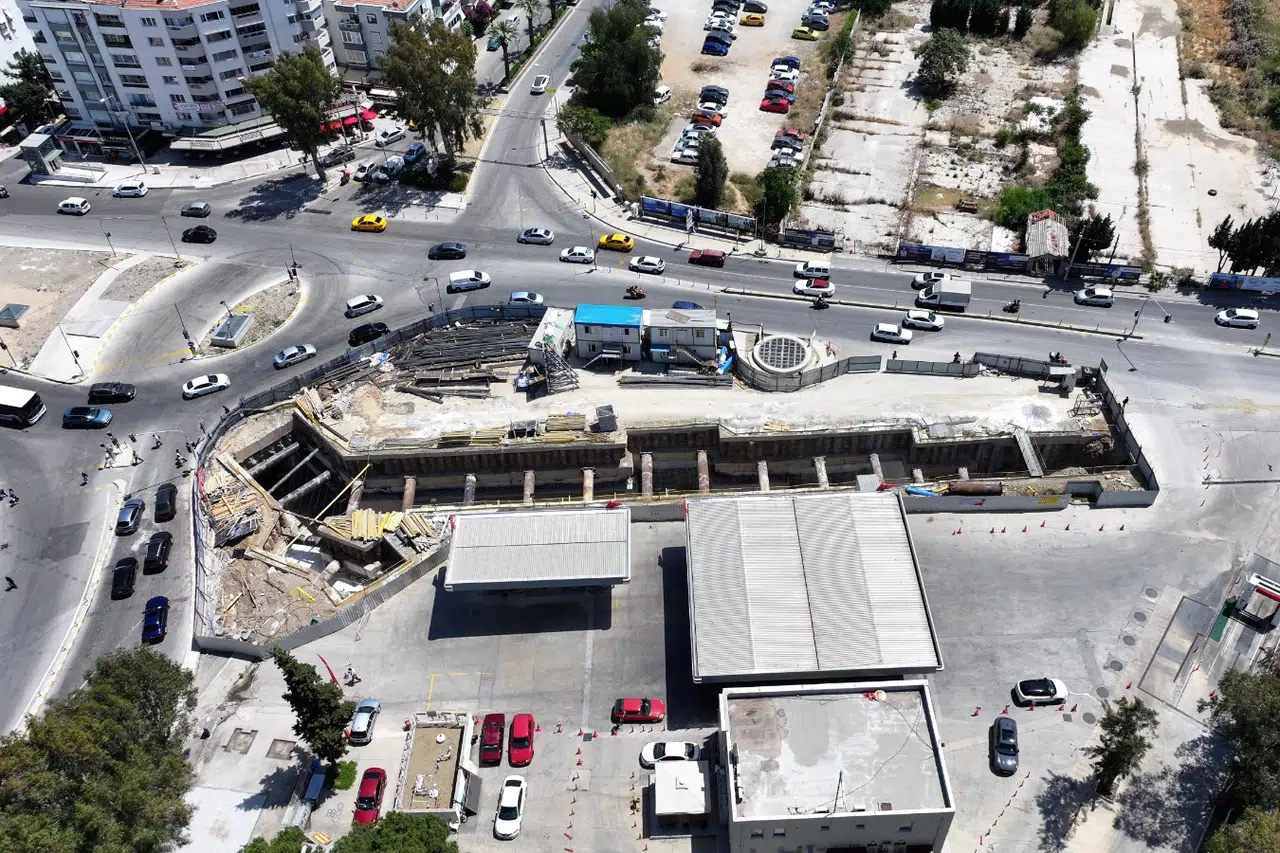 Hastane yolcuları için İzmir'de özel yaya tüneli