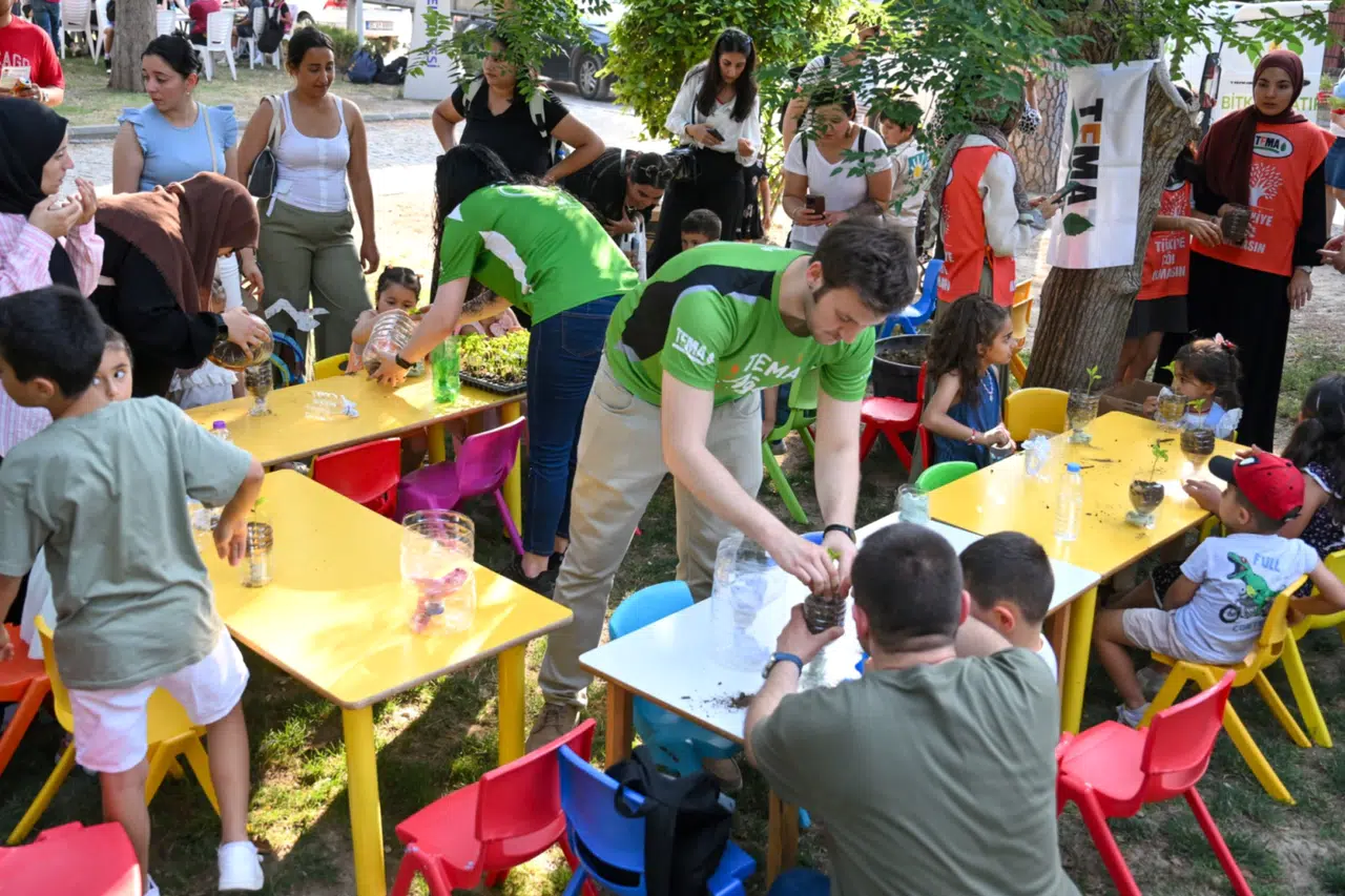 İzmir Bornova'da kalpler çevre için buluştu