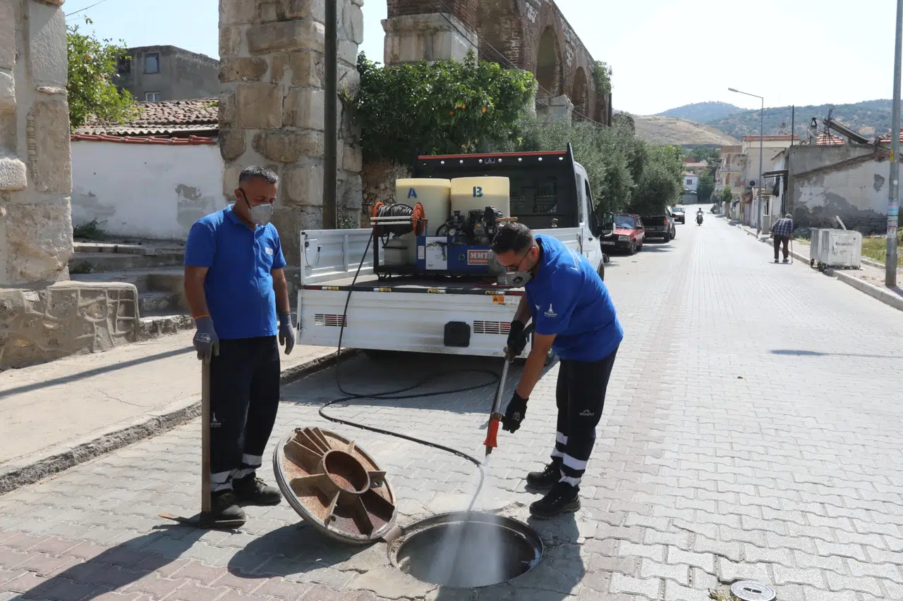 İzmir Efes Selçuk’ta kapsamlı ilaçlama seferberliği