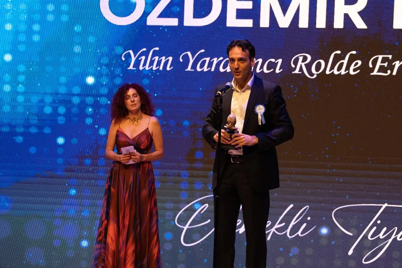 İzmir Şehir Tiyatroları’na anlamlı ödül