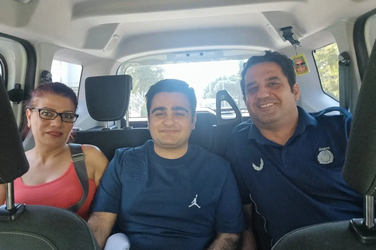 İzmir zabıta ekipleri YKS’ye giren öğrenciler için yardıma koştu