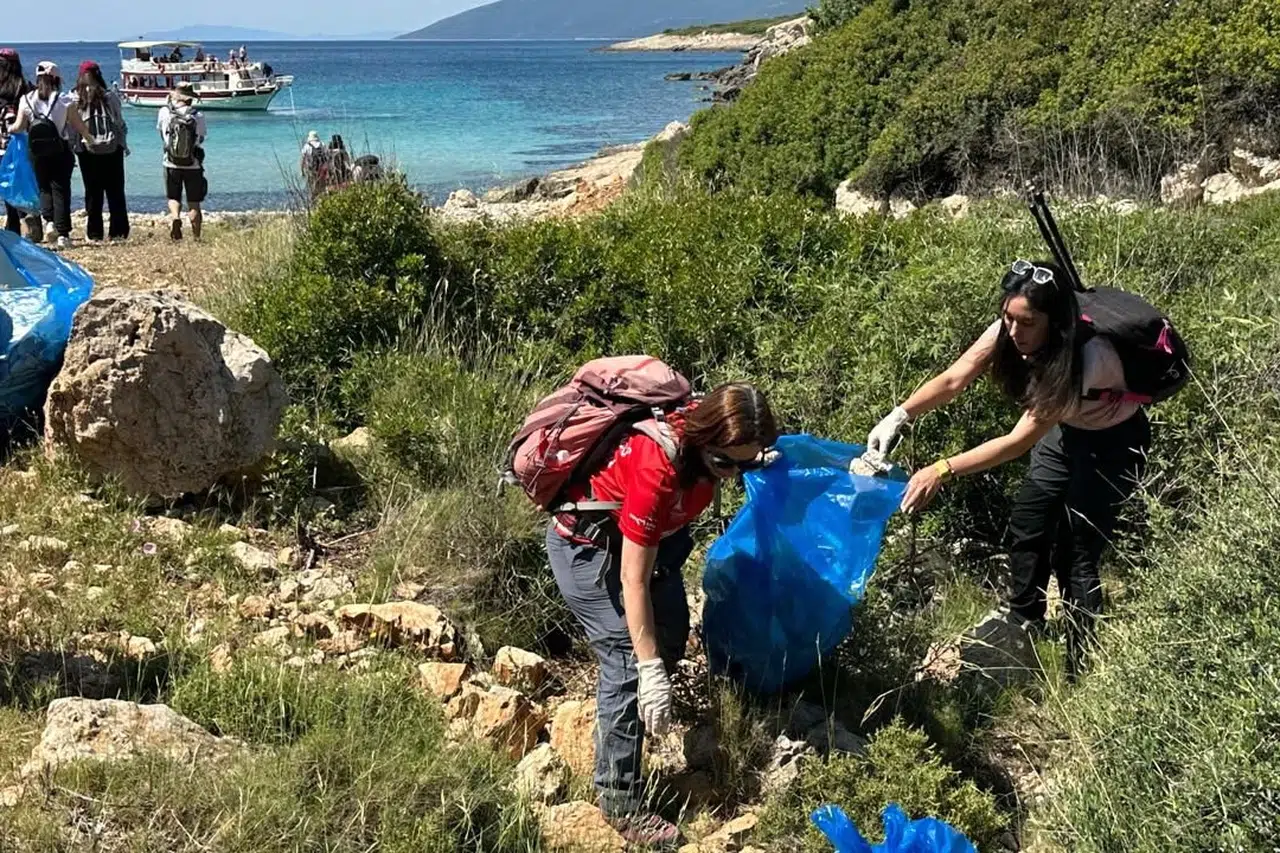 İzmir'de gençler Efes Mimas Yolu’nda doğayla buluştu