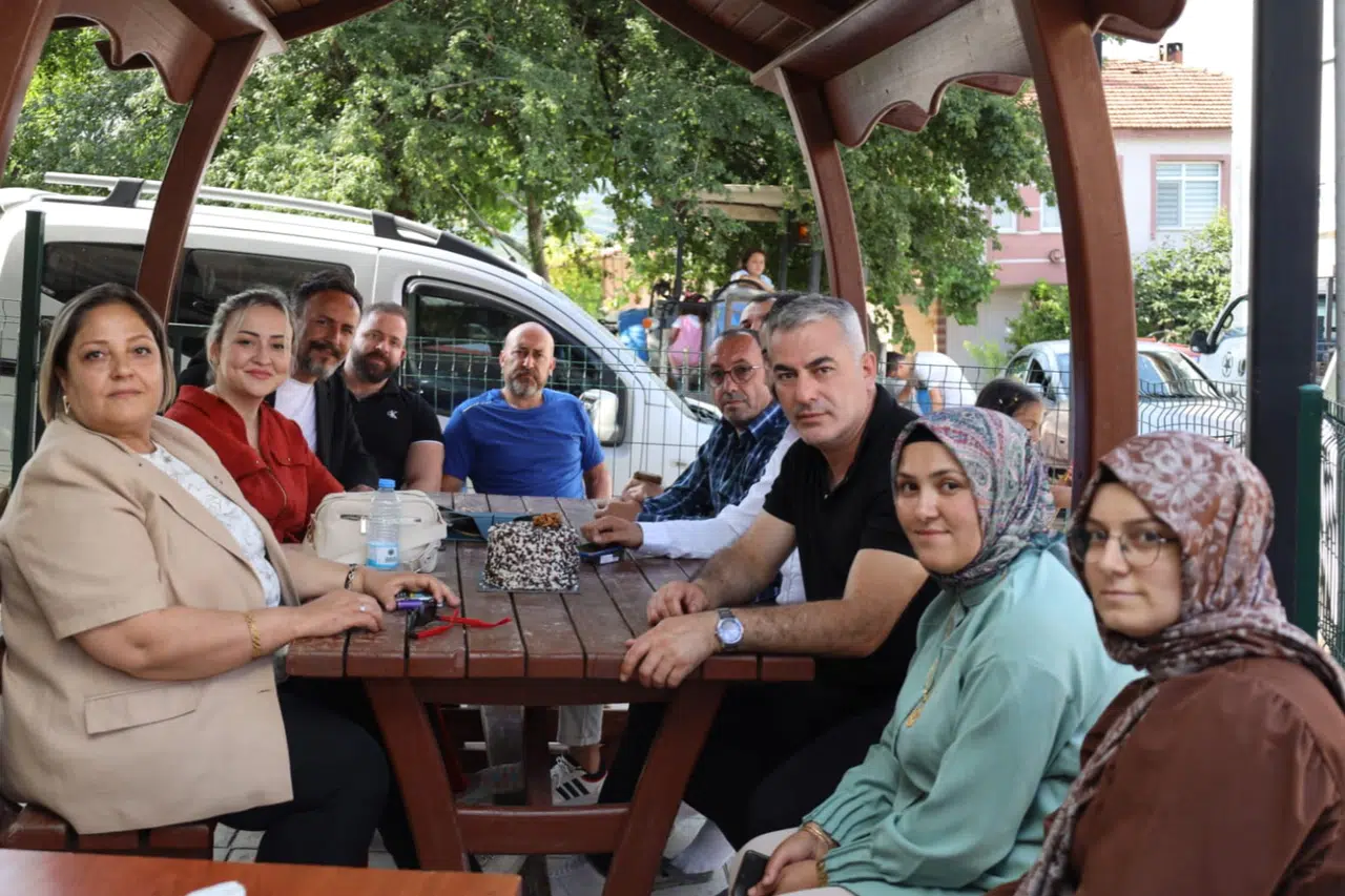 İzmit Belediyesi’nden kırsal mahallelere bayram ziyareti